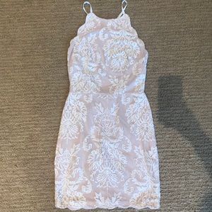 Gorgeous lace dress with scalloped hemline